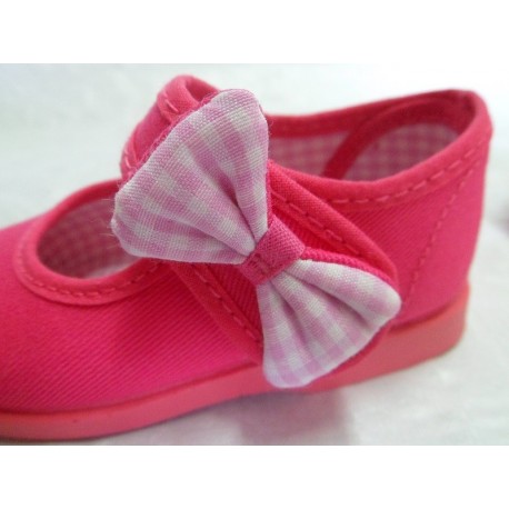 Zapatos Merceditas niñas tela fucsias