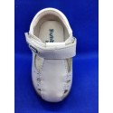 Sandalias infantiles niños bebés cerradas piel blancas