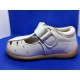 Sandalias infantiles niños bebés cerradas piel blancas